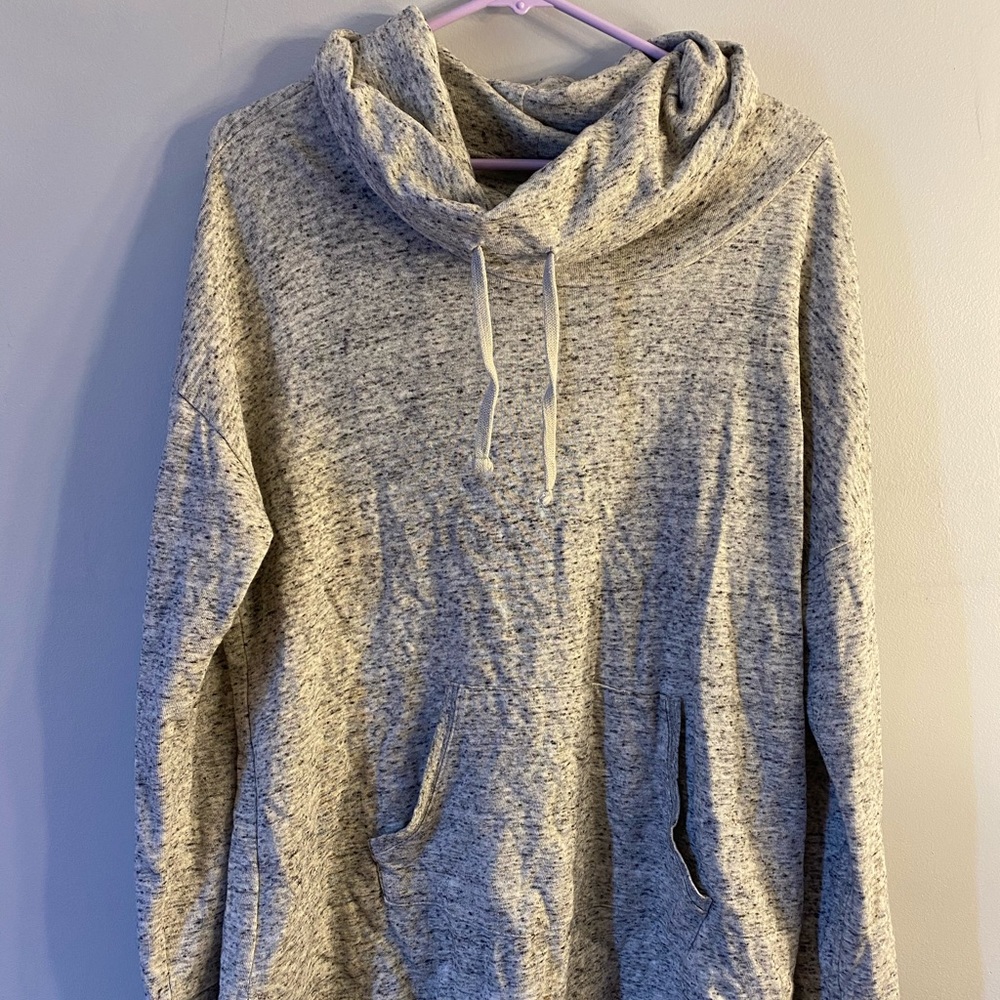 Gray long sleeve pullover